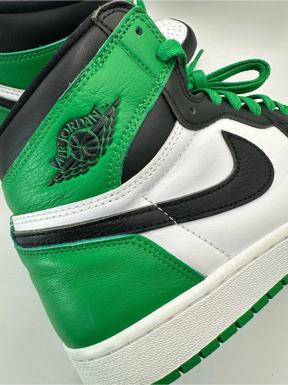 Nike Air Jordan 1 High Men’s Sneakers - Black/White/Green DZ5485-031 size 10.5